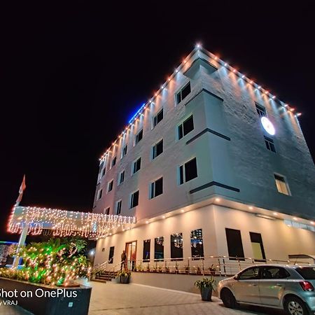 Vadpadraka Hotel And Resort Vadodara Exterior foto