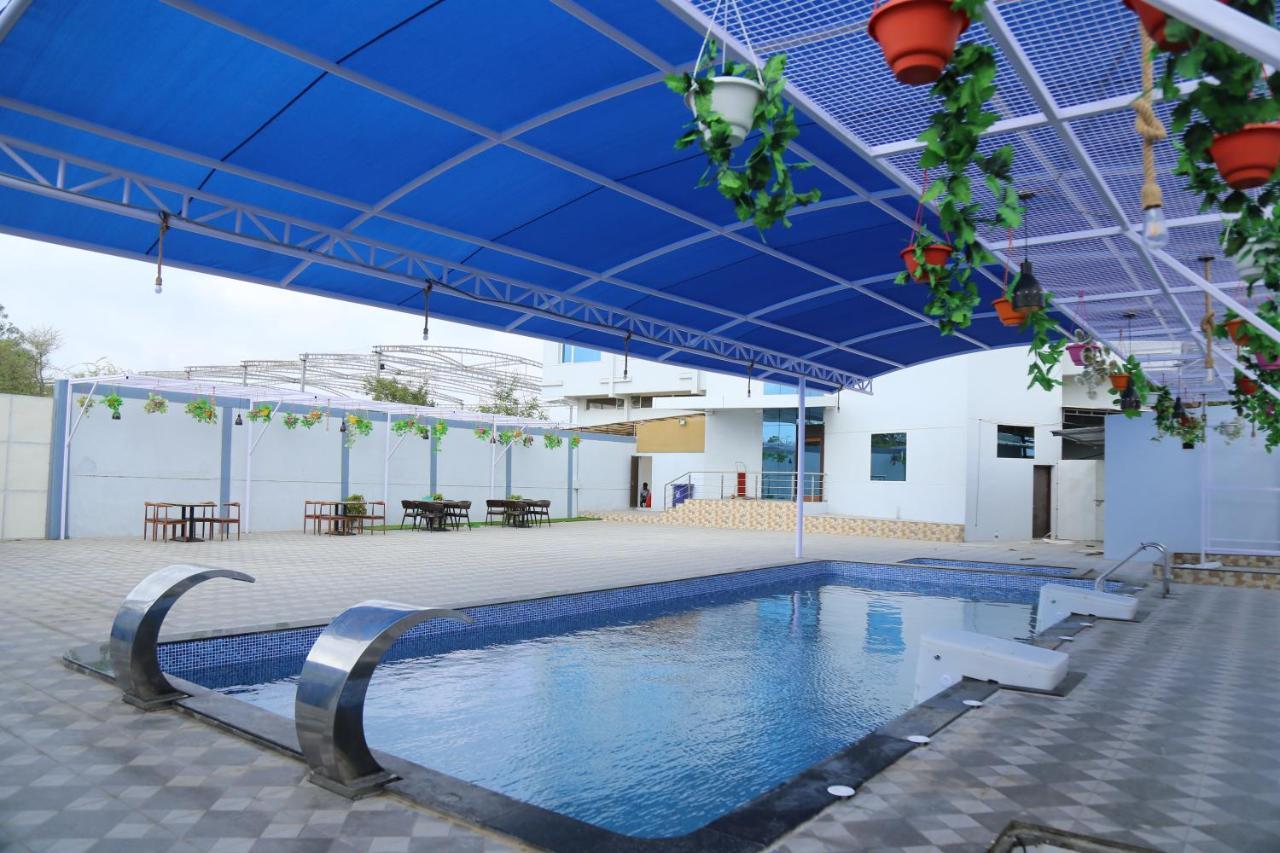 Vadpadraka Hotel And Resort Vadodara Exterior foto